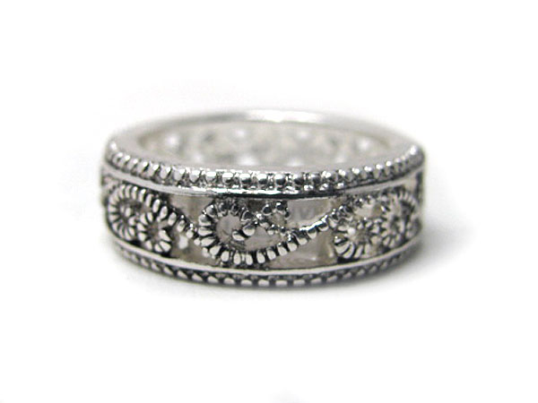 Metal filigree stretch ring