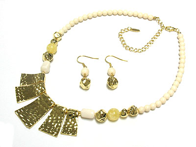 Ethnic style hammer metal and beads neckalce and earring set