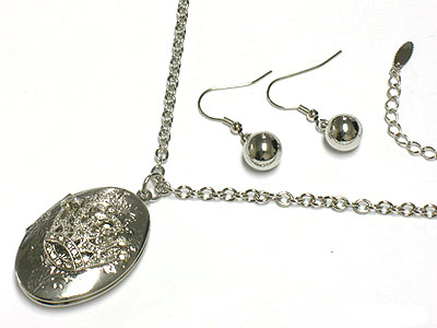 Crystal crown on metal filigree locket neckalce and earring set