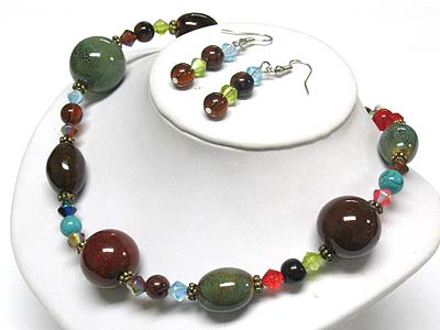 Glass and ceramic beads neckalce and earring set