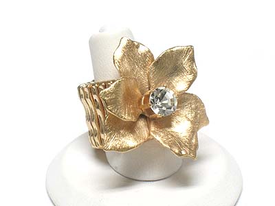 Crystal stud scratch metal flower stretchable ring - brass metal