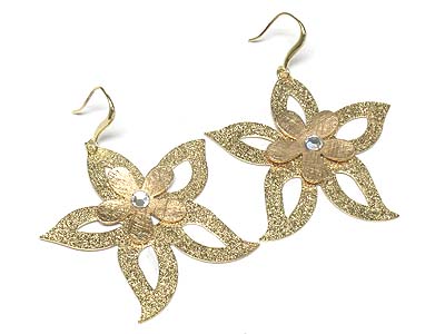 Scratch metal flower dangle earring - brass metal