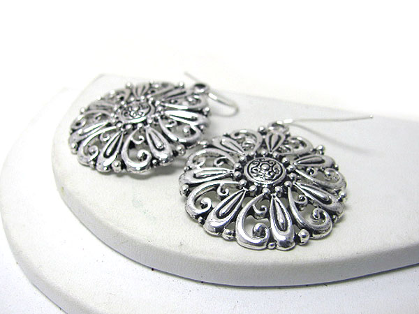 Metal filigree disk earring