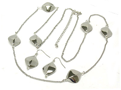 Metal polished long necklace and earring set 