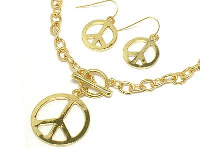 Metal peace pendant toggle chain necklace and earring set