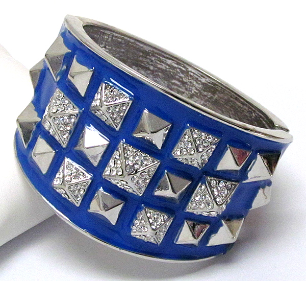 Crystal and epoxy deco multi stud hinge bangle