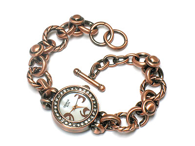 Crystal and mop round face metal chain link watch