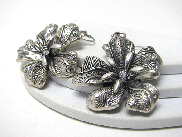 Crystal center metal art flower earring