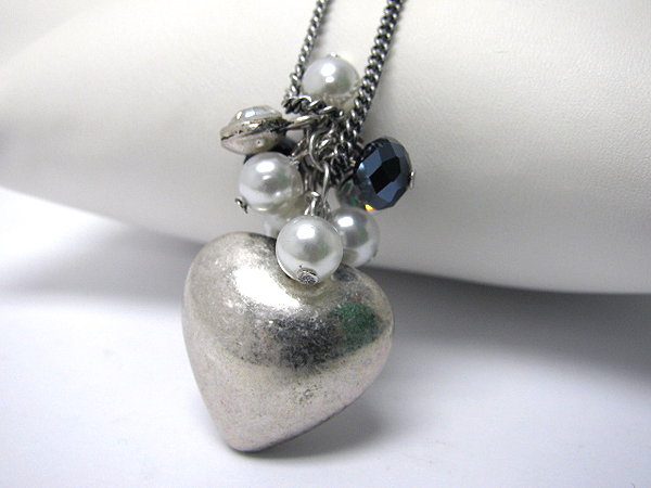 Puff metal heart and multi pearl deco necklace