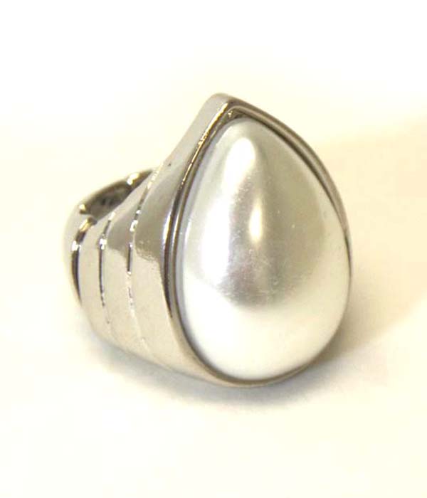 Big pearl tear drop stretch ring