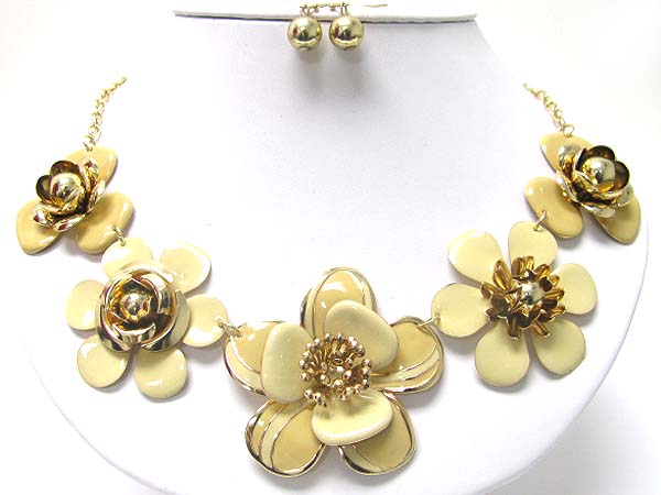 Multi metal epoxy flower link necklace earring set