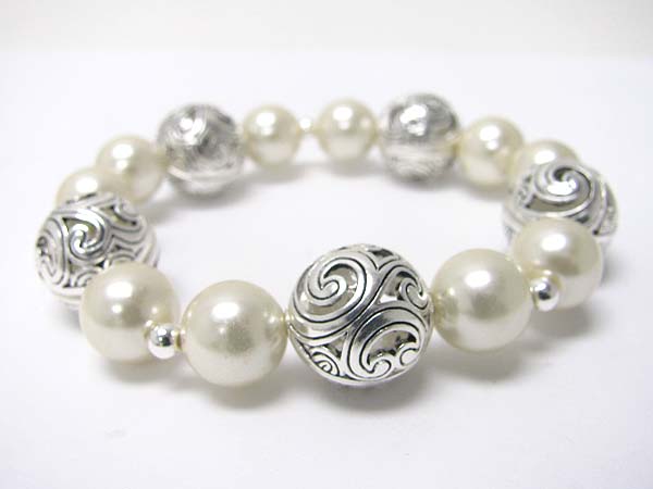 Pearl and metal textured ball stretch bracelet