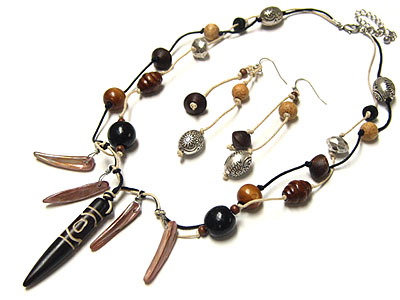 Ethnic natural stone and shell necklace and earring set