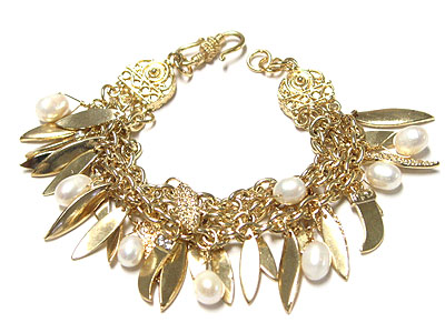 Multi chain pearl beads and metal leaves chuncky bracelet