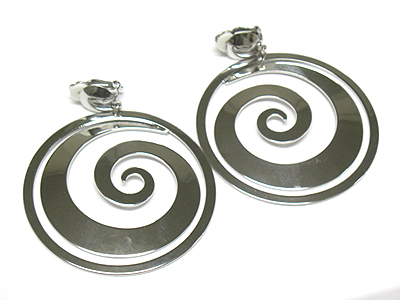 Metal cut out round earring