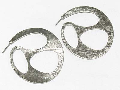 Scratch metal cut out round disk earring - brass metal