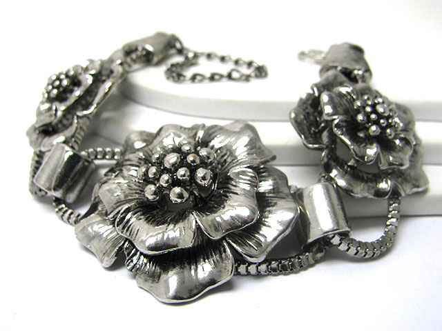 Multi metal flower and box chain link bracelet