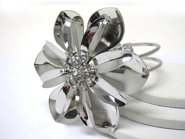 Crystal stud metal large flower hinge bangle