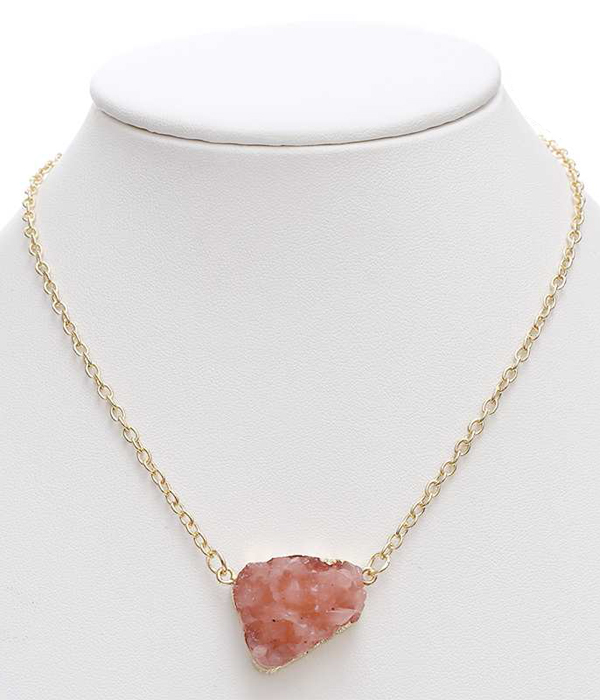 Side gold plated druzy pendant necklace