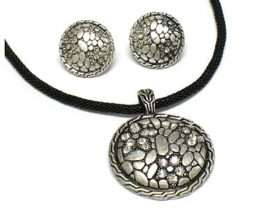 Antique metal round pendant with crystal flower pattern and  mash chain necklace earring set 