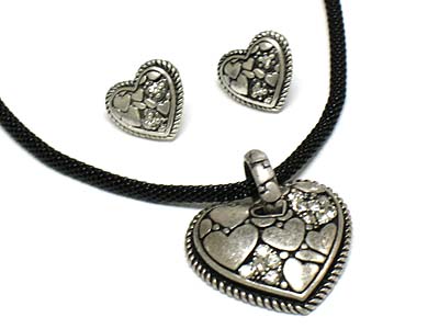 Antique metal heart pendant with crystal and  mash chain necklace earring set 