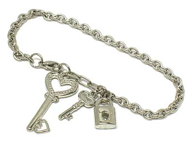 Heart shape key charm bracelet