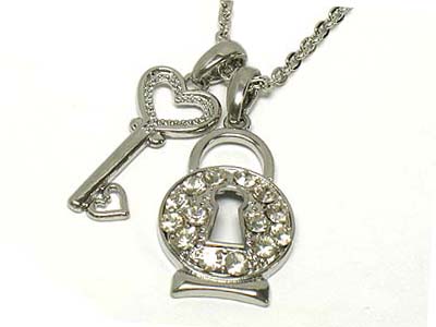 Crystal round shape lock and key pendant necklace 