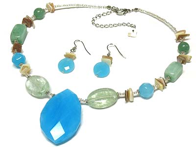 Facet cut acrylic nugget and multi material deco necklace and earring set 