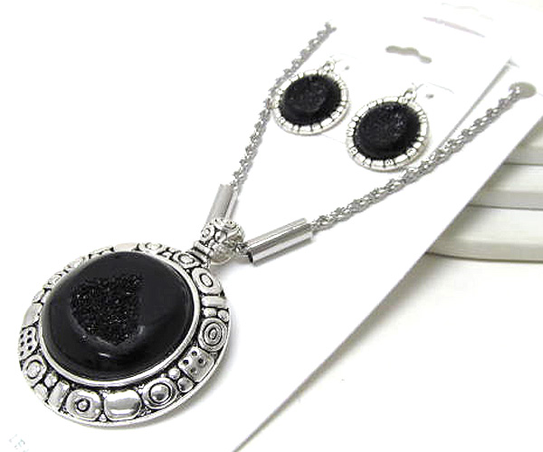 Abalon look round pendant chain necklace and earring set