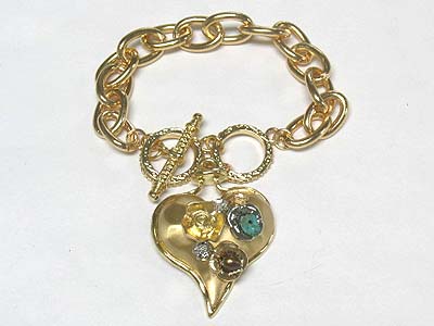 Natural chip stone deco metal heart charm toggle bracelet