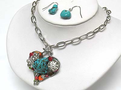 Turquoise and natural chip stone deco heart pendant and earring set