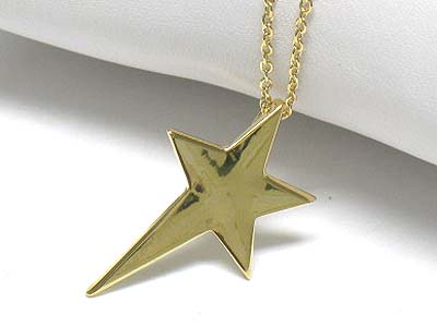 Metal star pendant necklace