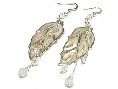 Shell leaf pattern and triple acryl bead dangles earring