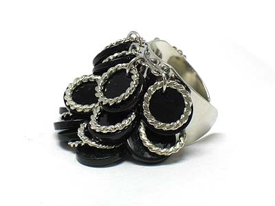 Small multi shell disk and metal ring hamony glamour ring