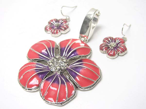 Crystal and metal epoxy flower pendant and earring set