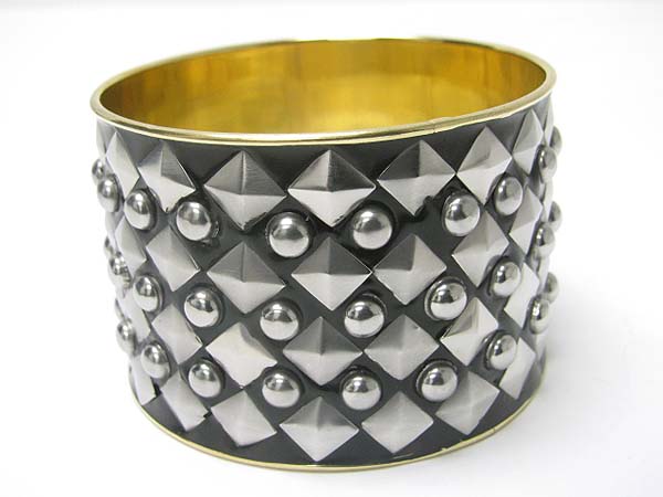 Metal stud wide bangle