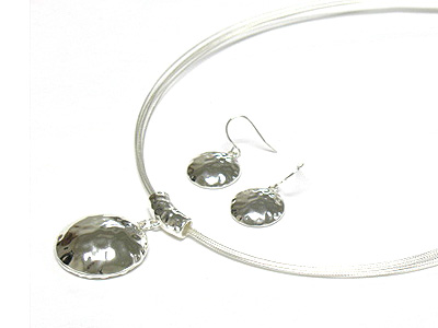 Hammered metal round pendant neckalce and earring set