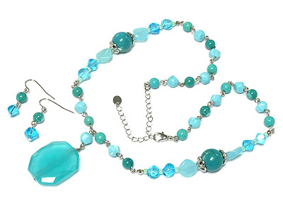 Natural stone and beads neckalce and earring set