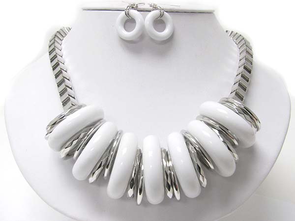 Multi acryl and metal ring and metal box chain necklace earrng set  