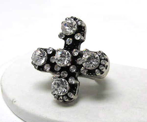 Multi round crystal cross stretch ring