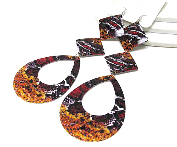 Metal hammerd fashion double triangle and cut out tear drop printed snake skin drop earrings