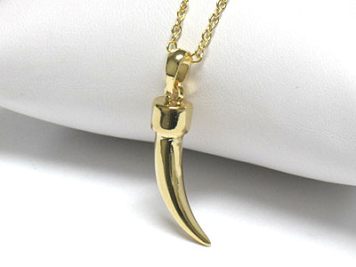 Metal horn pendant necklace