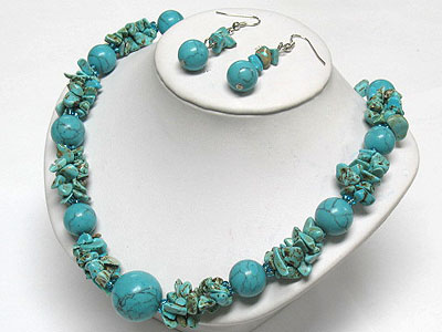 Turquoise stone ball and chip stone necklace and earring set