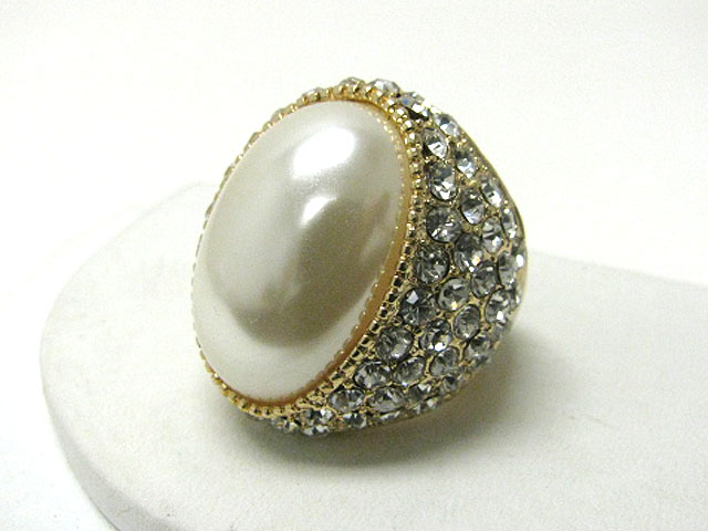 Large pearl and crystal side deco puffy stretch ring