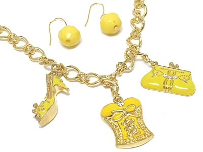 Designer inspired detail female stuffs charms necklace and earring set 