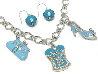 Designer inspired detail female stuffs charms necklace and earring set 