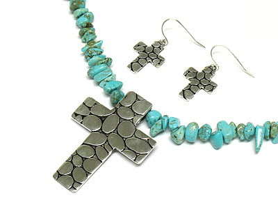 Natural stone and cross pendant necklace - turquoise