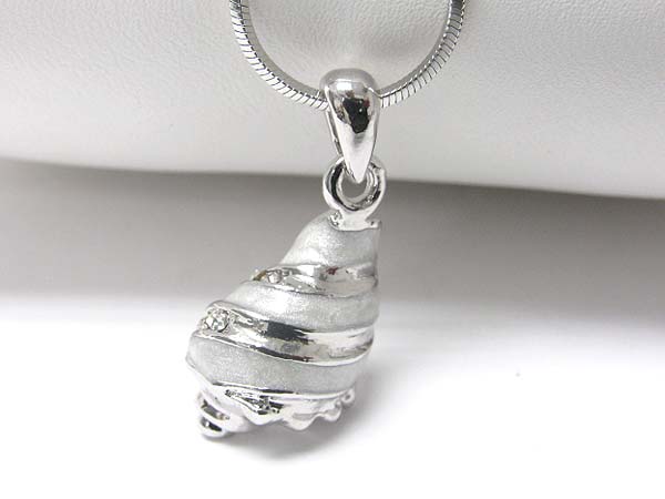 Made in korea whitegold plating crystal and metal epoxy counch pendant necklace