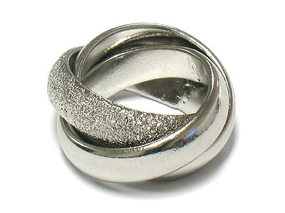 Triple metal link ring