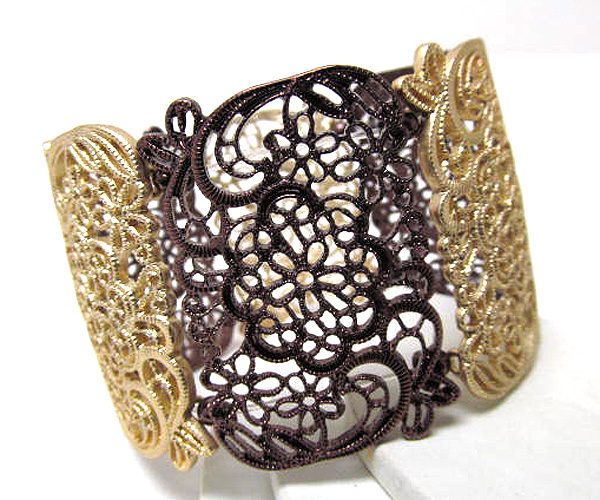 Filigree metal oval stretch bracelet  